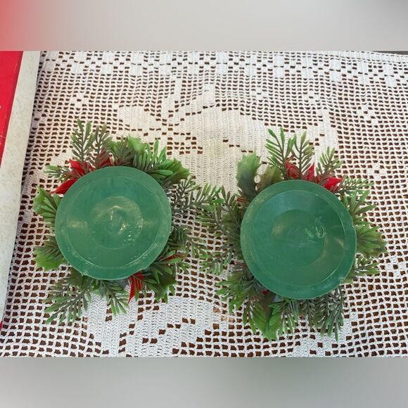 Vintage plastic poinsettias Holly Candles holders || Vintage candle holders - Picture 6 of 7